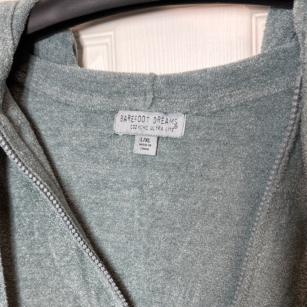 Barefoot Dreams CozyChic Ultra Lite Knit Short Sleeve Zip Up - Picture 4 of 12